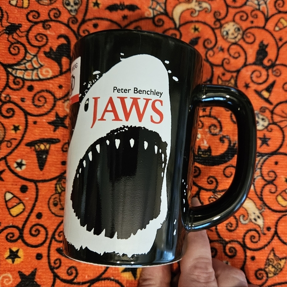 Jaws Heat Reactive Mug - Picture 2 of 5